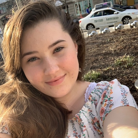 Meet your Posher, Olivia - Picture 1 of 1